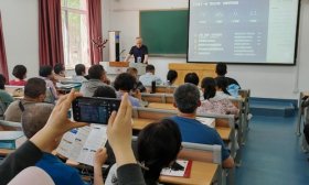 山東大學大學節(jié)|高校宣講現(xiàn)場座無虛席，家長只能站著聽