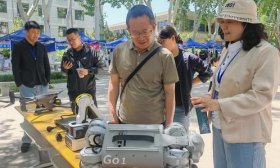 山東大學大學節(jié)|機器狗、平衡車、無人機來助力，吸引全場目光
