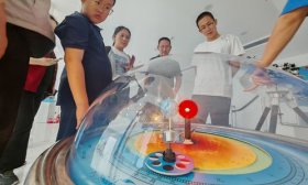“大學節(jié)”學生家長打卡博物館、物理實驗室，感受文化和科技魅力