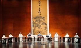 传承传统文化之美 他携近40名学生奏响古琴音乐会