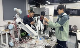 與齊魯醫(yī)院攜手，山東職業(yè)學(xué)院師生研發(fā)腹腔鏡手術(shù)機(jī)器人