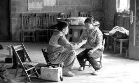 昔日悬崖求学 今朝返乡行医
