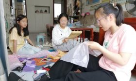 巧手制服裝 環保正當時 濟南高新一實驗環保時裝秀來啦