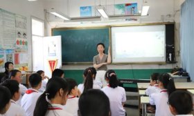 济南市历下区燕山小学与黄巢小学开展爱心共建活动