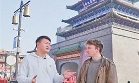 河南开封教师刘欣：用英语聊成语 拍短剧迎远客