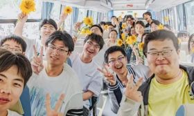 高考首日感动瞬间