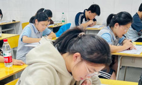 4天收費30萬元承諾保提50分 “天價”中考突擊班引質疑