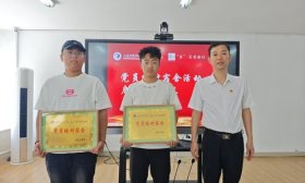大学宿舍有了“新成员”，党员老师和学生宿舍结对子
