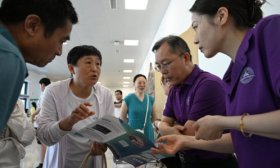 山一大“大學節”火爆開場，25個學院悉數到場為考生家長答疑