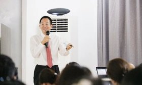 傳授智慧育兒經，探尋教育本真！王修文博士在濟舉辦教育公益講座