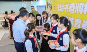 国内首套反校园欺凌卡牌捐赠活动举行，卡游将布局“教育+卡牌”