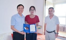 潍坊学院首封硕士研究生录取通知书送达