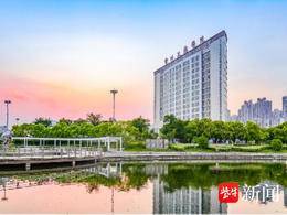 常州工程学院向考生送出100件“苏超”常州队球衣：“无论笔画多少，常州队永远都是我们心里的宝”