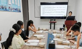 暑期实践助力梦想启航！丰奥嘉园小学学子体验国画扇面艺术