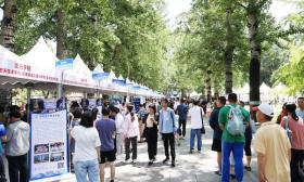 不少大学校园成“打卡地”，高校如何界定“开放度”？