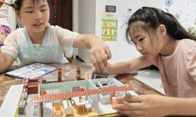 搭别墅 做美食 济南高新区康虹路小学暑假生活忙
