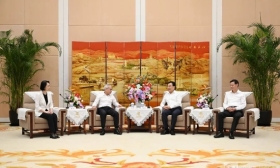 信长星许昆林会见澳门特别行政区行政长官岑浩辉