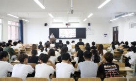 齐鲁医药学院开展“开学第一课”领导班子成员进课堂活动