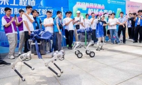 机器人迎新，北京航空航天大学今年京杭三校园将迎万余名本科新生