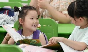 我们开学啦！开学第一天，各地中小学、幼儿园校园满是“新”意