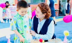 拆盲盒做游戏，济南市市中区育秀幼儿园开学首日惊喜重重