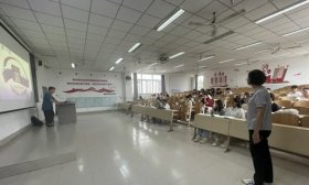 山东商业职业技术学院食品工业系开展开学第一课活动
