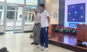 化身“太空导游”带学生探秘宇宙，北大教授进校园开讲开学第一课