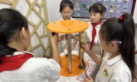 鸡山小学开展“科技大篷车”进校园活动，让科学看得见、摸得着
