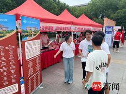 南京这所高校，将生涯规划“第一课”开在迎新现场！