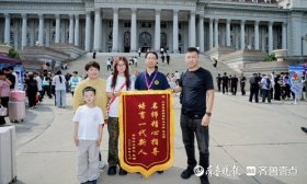 圣翰开学，家长送来锦旗：感谢老师的耐心解答！