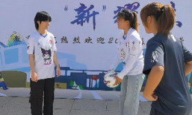 山东一高校女足班新生亮相，未来瞄准幼儿园足球启蒙教学