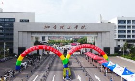 烟理工迎新展专业自信：巴哈大赛获奖车、灾情探测无人机亮相