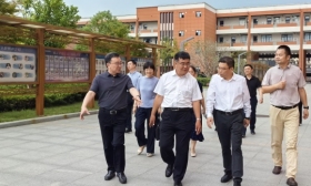 驻教育部纪检监察组组长王承文教师节在南京调研集中整治工作并慰问教师