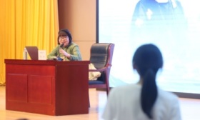 “最物美价廉的事就是读万卷书”，作家乔叶进高校讲述阅读与成长