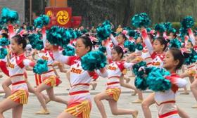 北京市中小学生田径运动会开幕，三千师生在大自然中开跑
