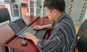 从学针灸到攻读法律硕士，全盲视障者王金伟为残障人士传递微光