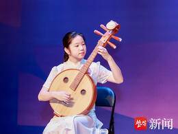 用中阮“穿越千年”，她用指尖传递“东方浪漫”