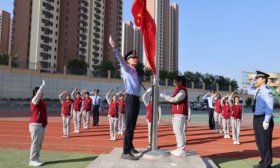 济南高新区景汇小学携手特巡警共迎国庆