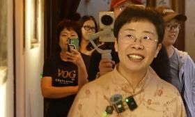 中央民族大学教授蒙曼在南京直播：“把南京的鸭子再吃一遍！”