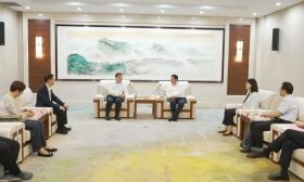 市政府与国家教育行政学院签署战略合作框架协议