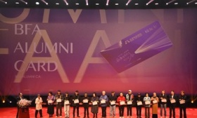 北京电影学院建院75周年，张艺谋等校友代表视频送祝福