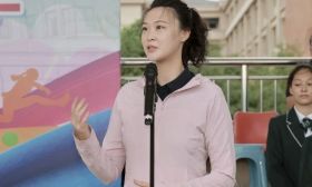奥运冠军惠若琪在南京这所学校：学校秒变“追星现场”！