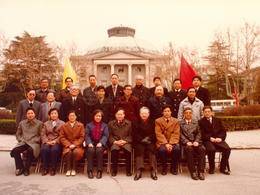 杨振宁与东南大学36年的科学之缘，曾在讲座中预言“中国人拿到诺贝尔奖前景还是非常乐观的”