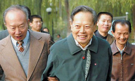 杨振宁的泉城三日：从大明湖“蛙不鸣之问”到山大《归根反思》