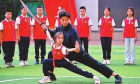 练习武术 强身健体