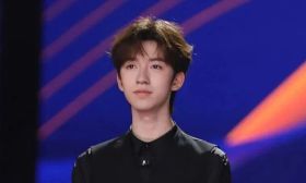 歌手演员、时代少年团贺峻霖，保研中国传媒大学