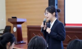 从 “攥紧教案” 到从容授课 济南历城二中教师崔凯的成长答卷