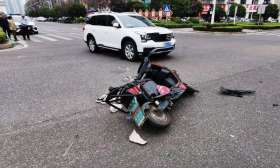 湖南湘潭一女生骑车闯红灯，骨折、肝破裂……