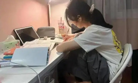 “宿舍已经没人考研了”，女大学生说出真相，辅导员也表示没办法