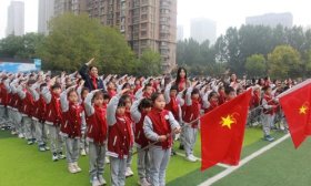 186名学子加入少先队！丰奥嘉园小学举行新队员入队仪式